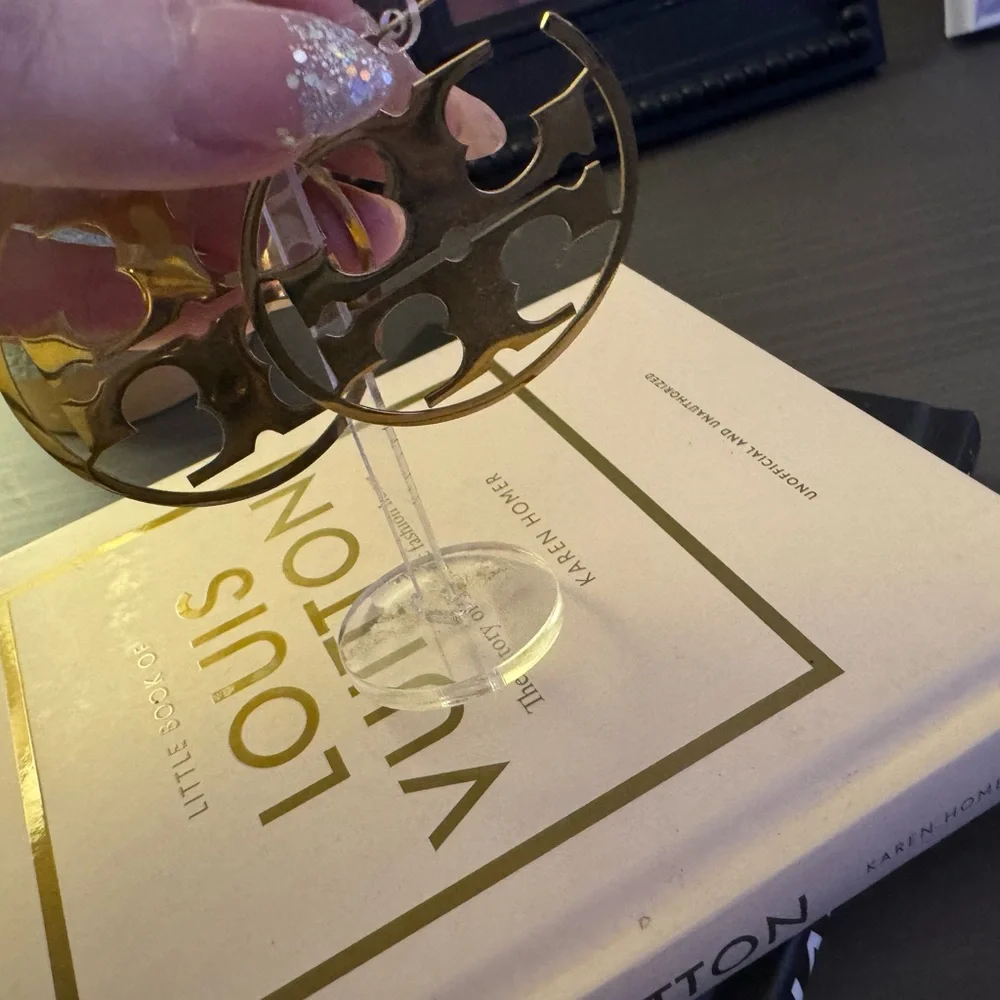 Tory Burch hoop earrings, gold plated, small imperfection as shown in photo. - Picture 6 of 10